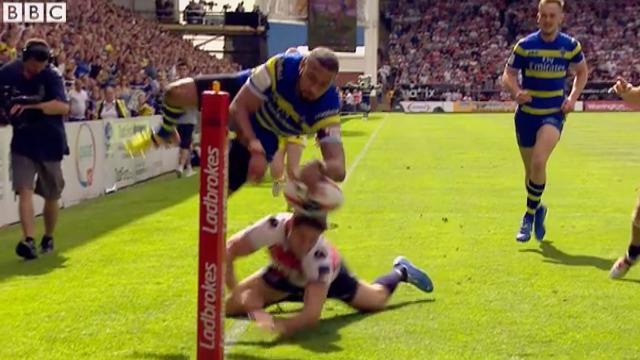 VIDÉO. XIII. Kevin Penny défie les lois de la gravité pour marquer un superbe essai