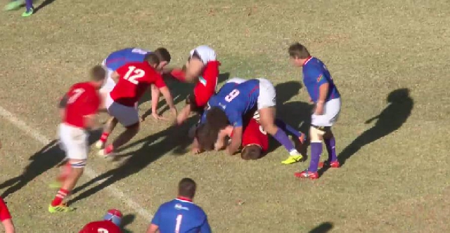 VIDÉO. INSOLITE. Un demi de mêlée russe nous offre le plus beau déblayage de tous les temps