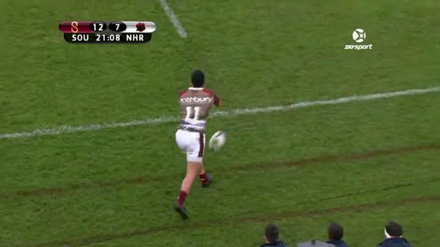 ITM Cup. Il veut jouer la touche rapidement mais se rate.