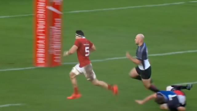 VIDEO. Quand un deuxième ligne ridiculise la défense avec une course de 40 mètres