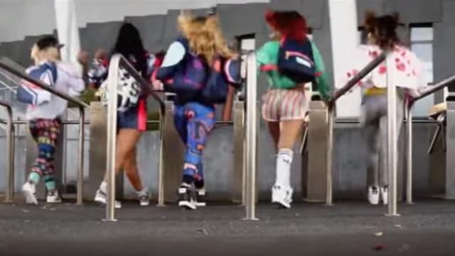 VIDEO. Des filles, de la danse et des gros bouchons, la bande-annonce du Super Rugby est là