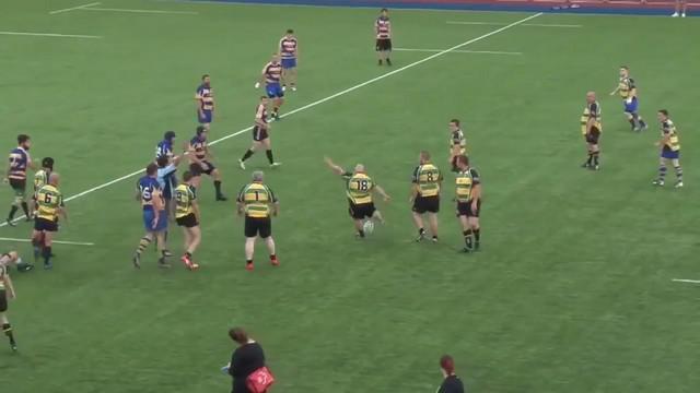 Un pilier de 130 kilos claque un drop en plein match