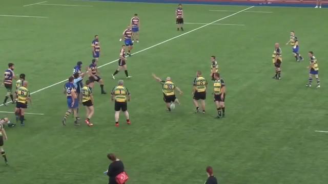 VIDEO. INSOLITE. Un pilier de 130 kilos claque un superbe drop en plein match