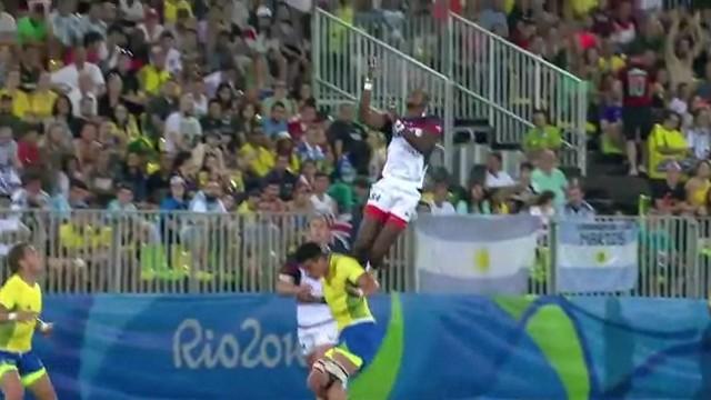 VIDÉO. Rio 2016. Quand Perry Baker s'envole par-dessus un joueur pour réceptionner le ballon