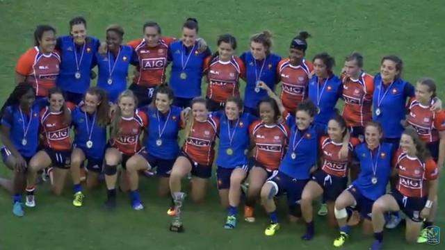 Les jeunes Tricolores posent avec les Américaines après la finale.