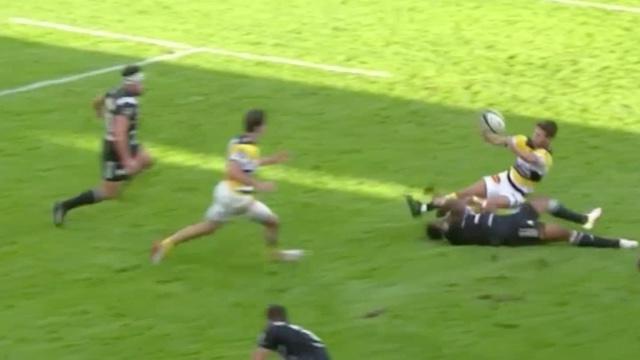 VIDÉO. TOP 14. Brive - La Rochelle. Steeve Barry à la conclusion après une superbe passe au pied de Brock James