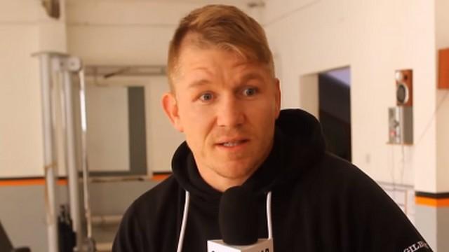 VIDÉO. Pro D2 - Josh Valentine exclu après avoir remis le nez de Lucas Bachelier en place avec son coude 