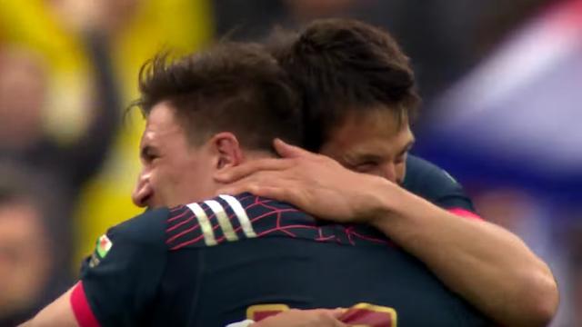 Camille Chat et Trinh-duc se félicitent après le succès face au Pays de Galles.