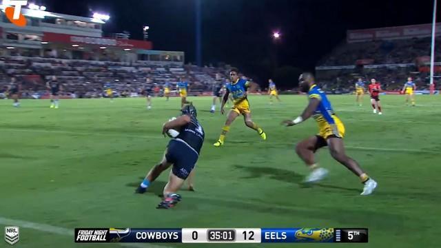 NRL - Kalyn Ponga, ici à gauche face, à Semi Radradra.