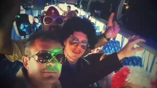 Le disco bus in in da place.