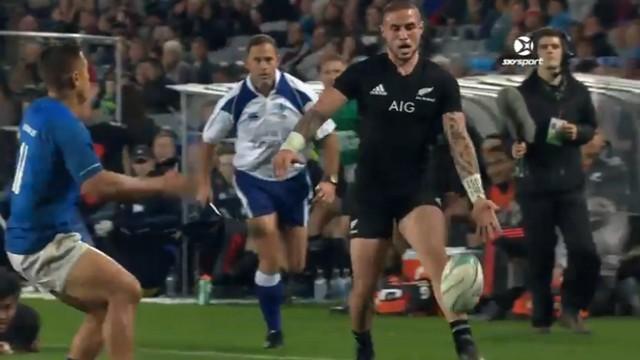 TJ Perenara a offert un doublé à Ardie Savea. 