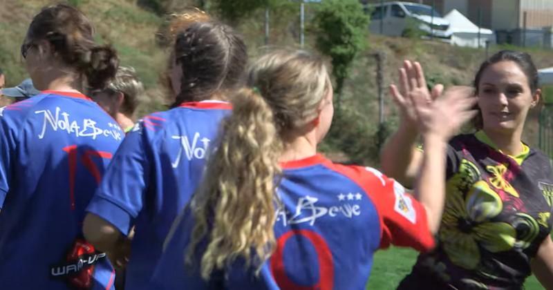 Le nombre de licenciés en rugby féminin augmente en France.