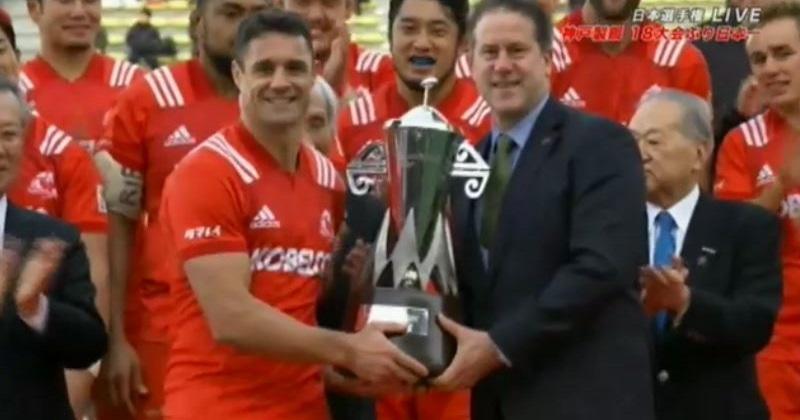Top League : les Kobelco Steelers de Dan Carter pulvérisent les Suntory Sungoliath de Matt Giteau en finale.
