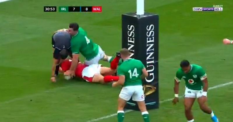 Hadleigh Parkes a marqué le premier essai du Pays de Galles face à l'Irlande.