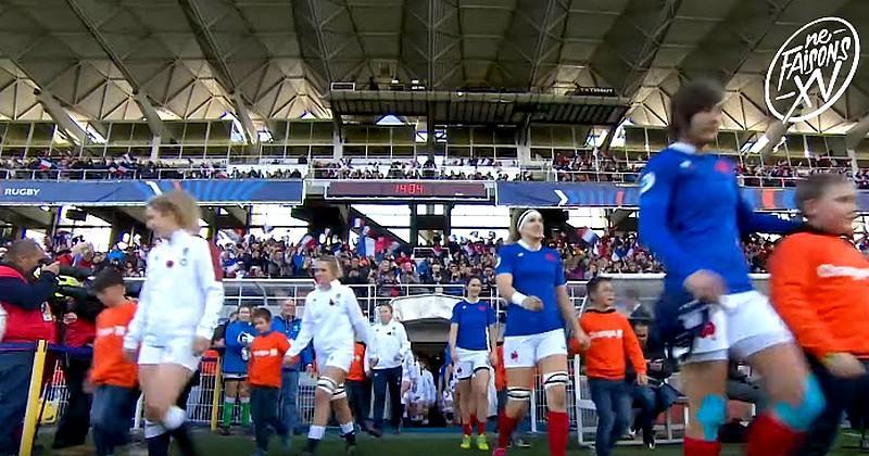 Les joueuses du XV de France féminin affrontent l'Angleterre à Exeter.
