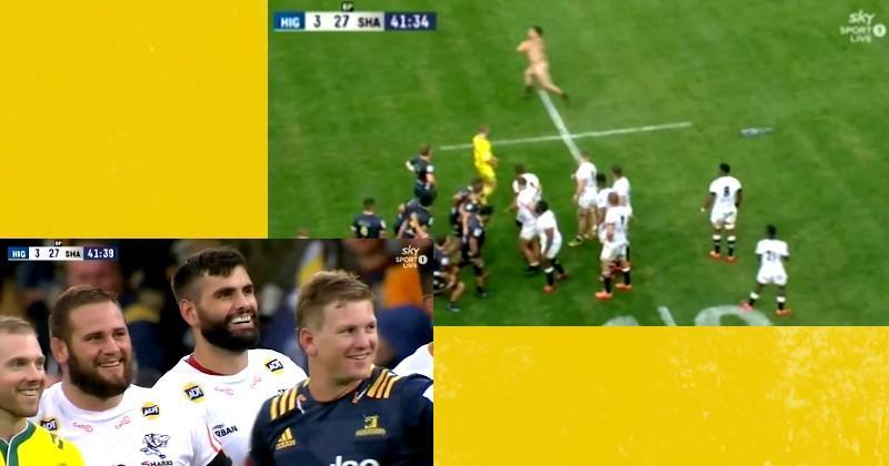 Ce streaker a réussi son coup lors du match de Super Rugby entre les Highlanders et les Sharks.