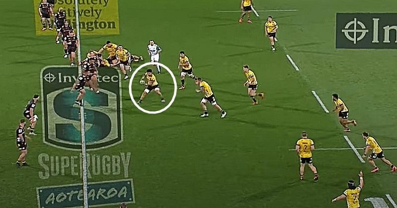 VIDÉO - La feinte de passe élastique d'Ardie Savea qui ne trompe...que lui