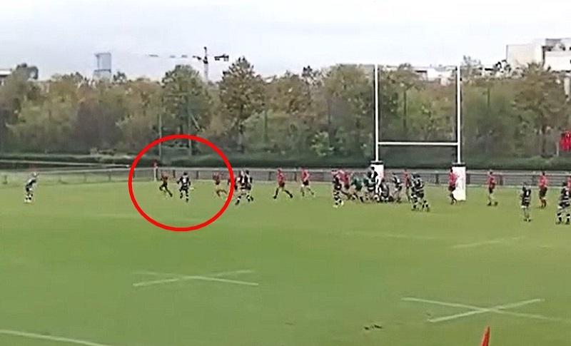 Plat du pied sécurité : sans contrôler le ballon, il délivre une sublime passe au pied [VIDEO]