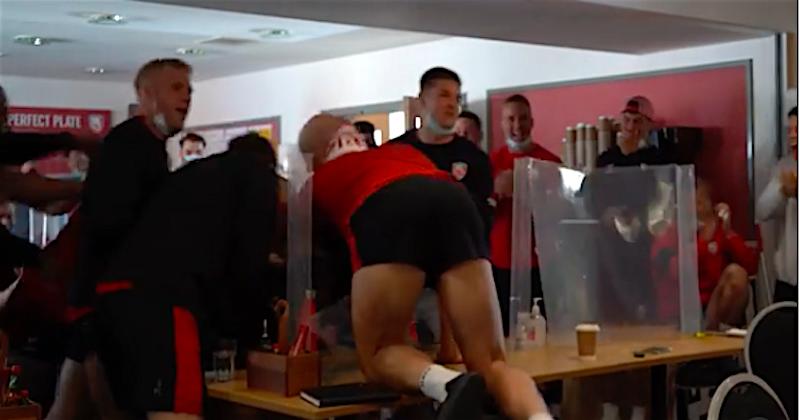 VIDEO. C'était la folie à Gloucester pour fêter la sélection d'Harris et Rees-Zammit avec les Lions