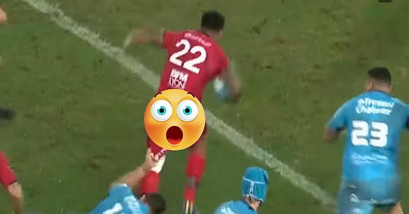 Quand la lune s'invite en plein match.