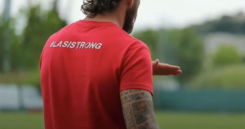 Le joueur du Stade Niçois James Lasis poursuit sa rééducation et retourne en Angleterre.