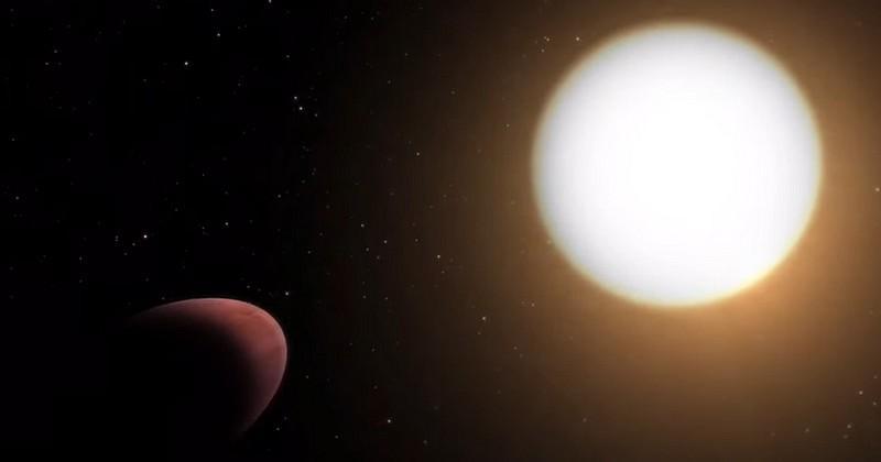 Une planète a la forme d'un ballon de rugby.