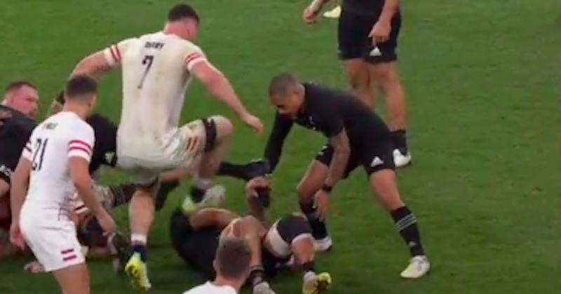 VIDEO. Comment se sortir des griffes anglaises ? En mode fouine, Aaron Smith vous donne sa technique