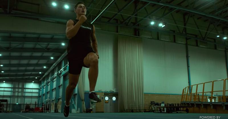 LRZ a probablement frôlé les 40km/h sur cette course. Screenshot : Youtube Louis Rees-Zammit