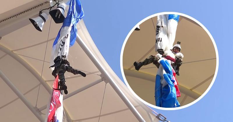 VIDÉO. INSOLITE. Un parachutiste coincé sur le Stadium, Stade Toulousain - Sale retardé !