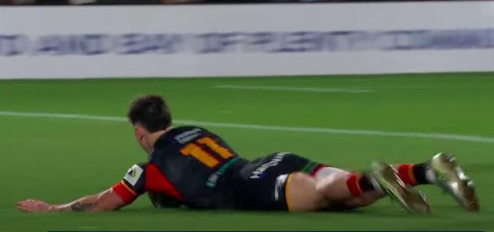 INSOLITE. Un chien un peu trop coquin : voilà comment cet ailier explosif a failli rater l’avion des All Blacks