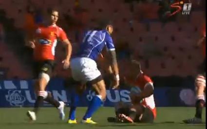 L'ailier samoan Alesana Tuilagi est très solide face à Ruan Dreyer.