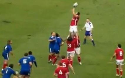 Ryan Jones énorme face à la France.