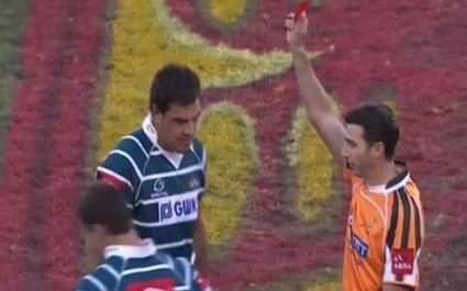 VIDEO. Craig Joubert donne un carton rouge pour... morsure