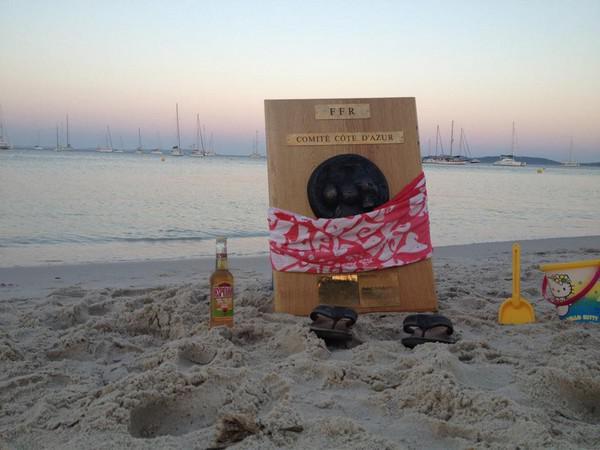 Un Bouclier de rugby amateur dans le sable