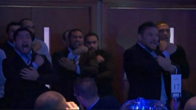 Le haka improvisé pour Sonny Bill Williams, élu joueur de l’année.