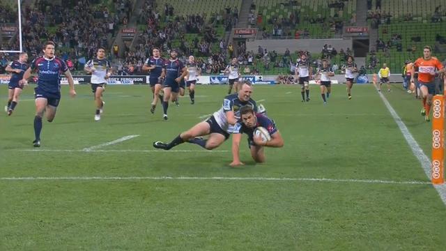 VIDEO. Super Rugby - Tom English se troue totalement au moment d'aplatir après une course de 80m