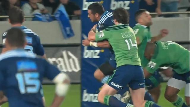 Super Rugby - Patrick Osborne fait une Zinédine Zidane à Lima Sopoaga.