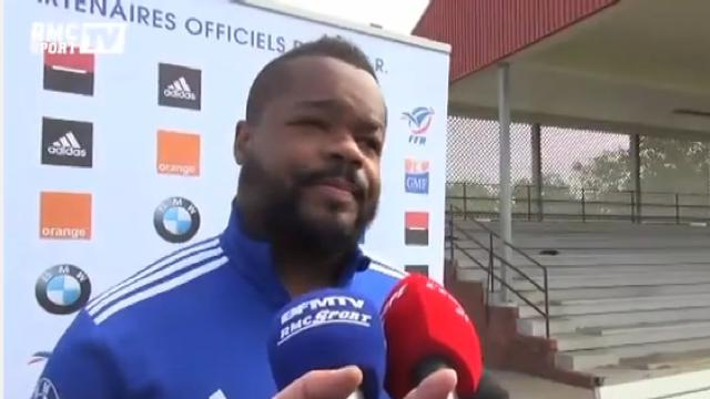 Les joueurs du XV de France encouragent les Bleus de Didier Deschamps