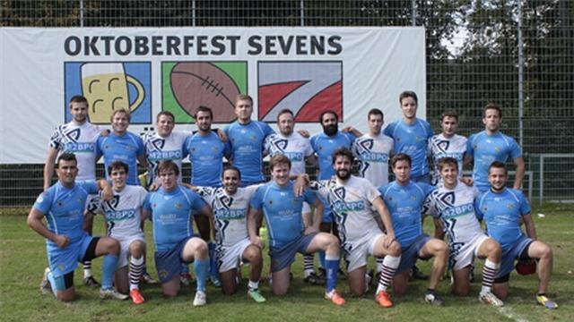 Du rugby à 7 à l'Oktoberfest avec les Budapest Frogs.