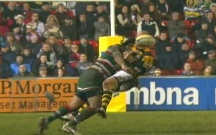 Le tampon d’Alesana Tuilagi sur Van Gisbergen 